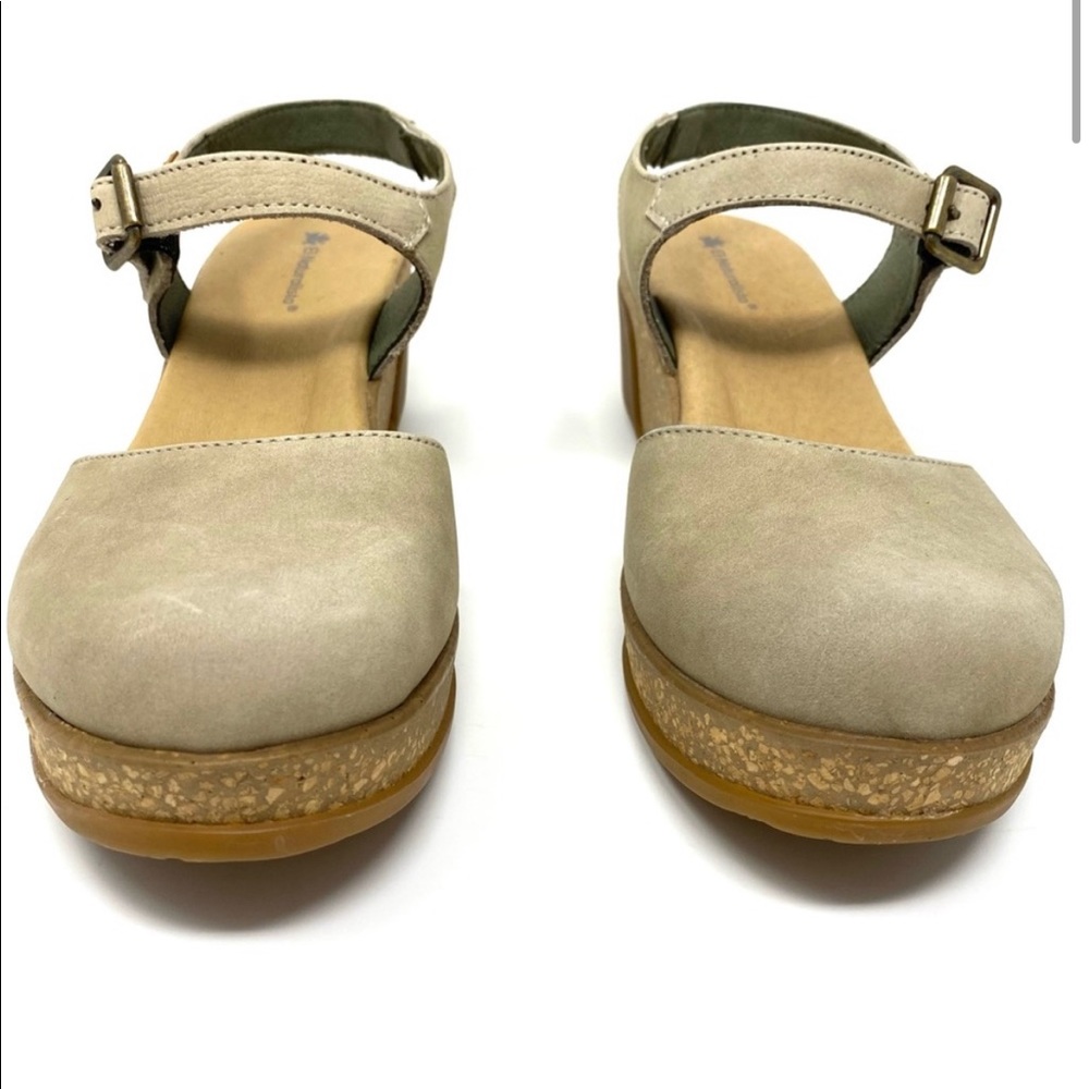 El Naturalista 5001 Leaves Pleasant closed toe
